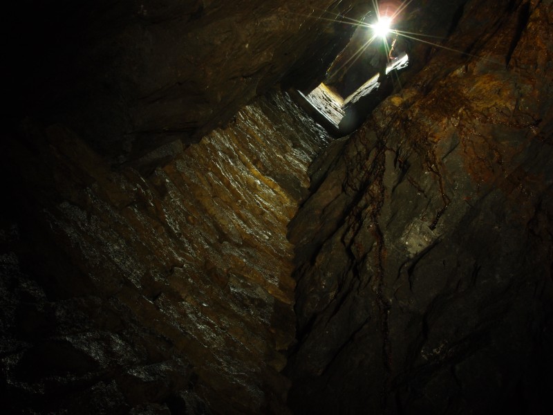P5243017.JPG - Looking up from the second pitch from the second sublevel.