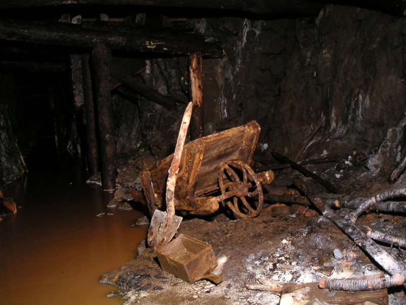 sc_sublevel2_barrow&hose.jpg - The beginning of the Aladdin's Cave. This is the first intact wooden barrow we have seen in Smallcleugh, the same can be said for the air hosing.