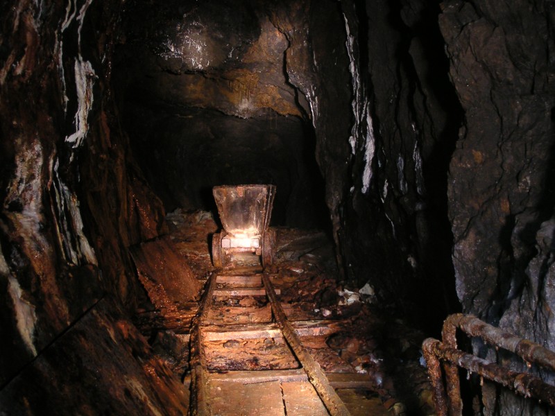 sc_sublevel2_oretruck1.jpg - And another ore truck, this time in the second set of stopes below the first.