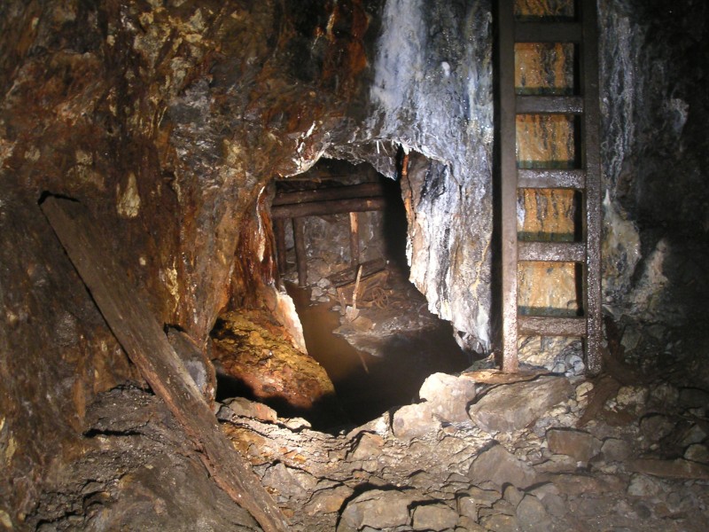 sc_sublevel2_stopes1.jpg - From the junction and boxes this was the way on.