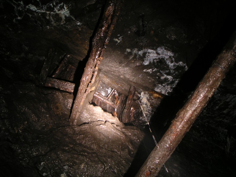 sc_stope_middlecleugh_northvein_midair_level2.jpg - The other side of the double rise, there are ladders, but they are not visible in this picture.