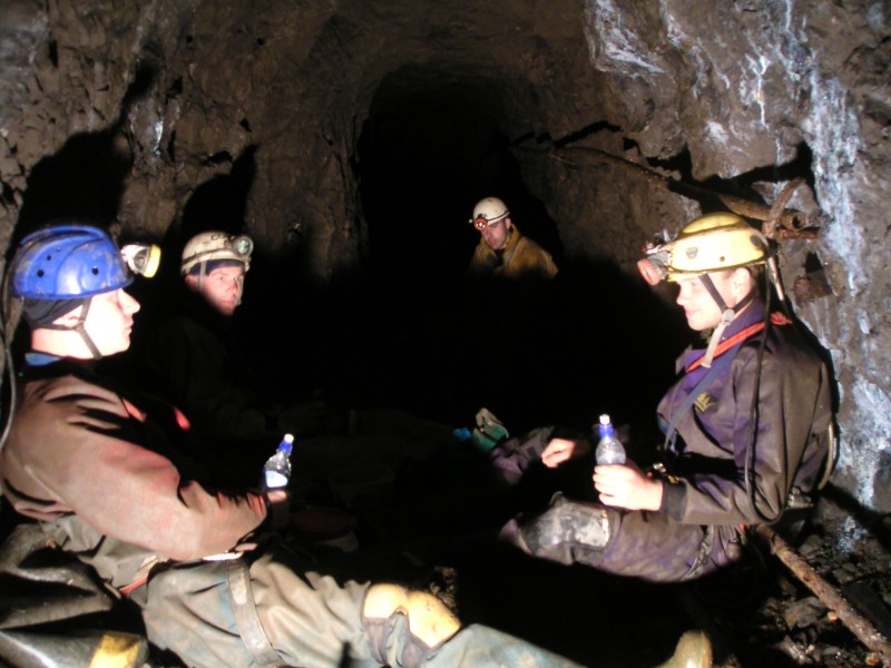 sc_lunchatshaft.jpg - Lunch in the crosscut, looks peaceful, but the memory of forgetting the drill bit is just under the surface.