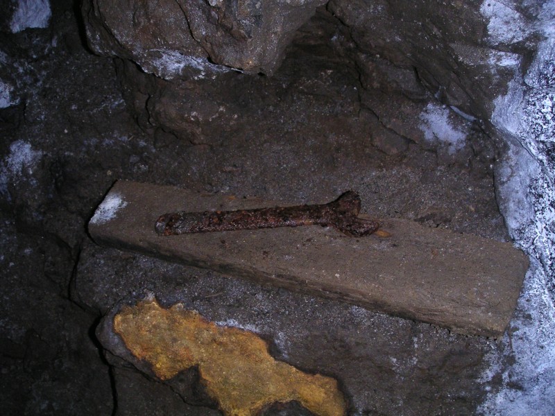 sc_sublev_spanner.jpg - A spanner with one of its sides missing.