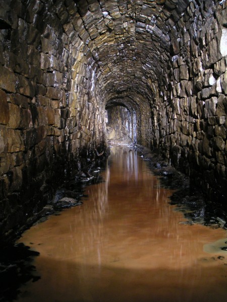 sc_middlecleughvsublevel3.jpg - View down the south west passage, a quick look up it brought you to a collapse that was passable, due to time we did not push this further.