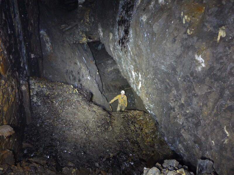 sc07_viewdownstope1.jpg - View down through the fallen floor into the stopes on the other side and the easier way up to this point.