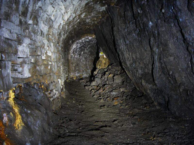 sc16_west_passage2.jpg - The passage from the maypole rise looking east. We gained access this time via the east side of the mayway to Bogg Shaft.