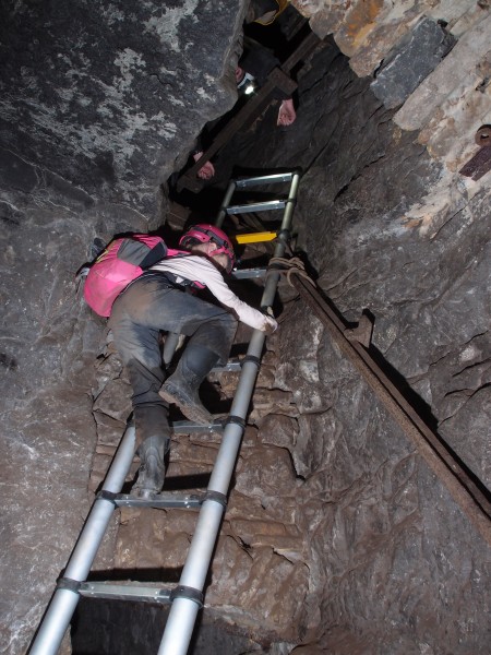 PC306916.JPG - Climbing up into Gullyback Cross Cut.