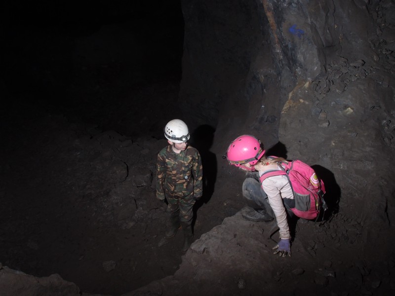 PC306938.JPG - Dropping down to the Hard Crosscut.