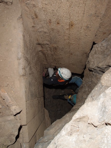 P2200779.JPG - Rosie climbing the hopper upto Waterblast Flat.