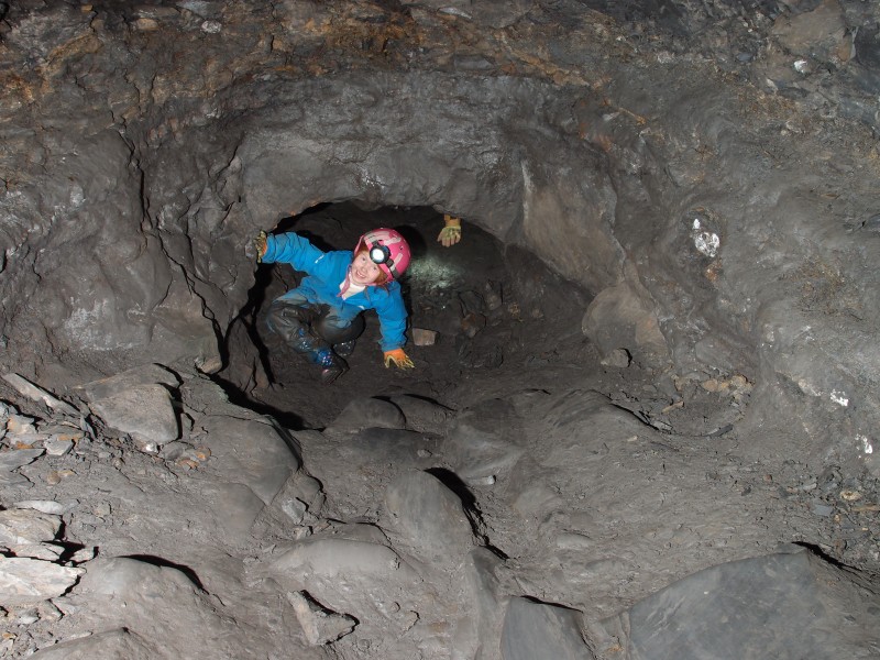 P2200847.JPG - Slippery slope - Lucy.