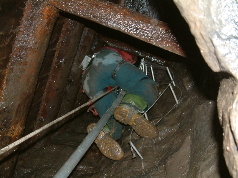 sc_1stmaypoleascent2.jpg - First ascent, not too much wobble - all seems fine.