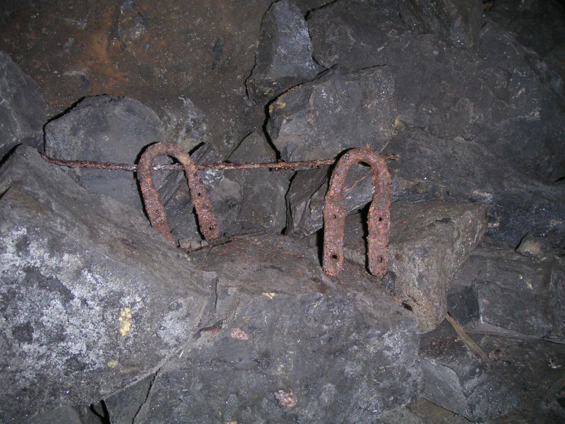 sc_newfanflats_kibblehandles.jpg - A pair of handles from a kibble.