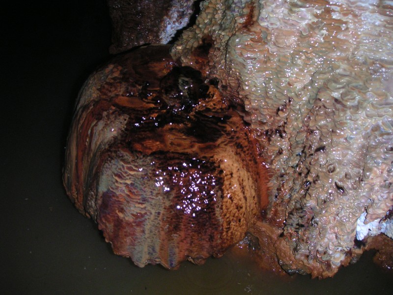 rg_hangingshaw_nw_formations4.jpg - A close up of one of the formations.