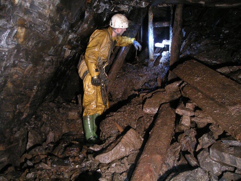 sc_hsbottom2.jpg - Karli starting his clearing operation, a channel has appeared were he is standing, hopefully on our next visit we can do some more work here to bring down the water level on the other side.