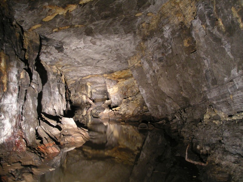 sc_hsbottom_looking_nw1.jpg - Looking towards a north west heading, this is just past the Hydraulic Shaft bottom. Hopefully the run to Rampgill Level mouth is clear some 2.4Km away.