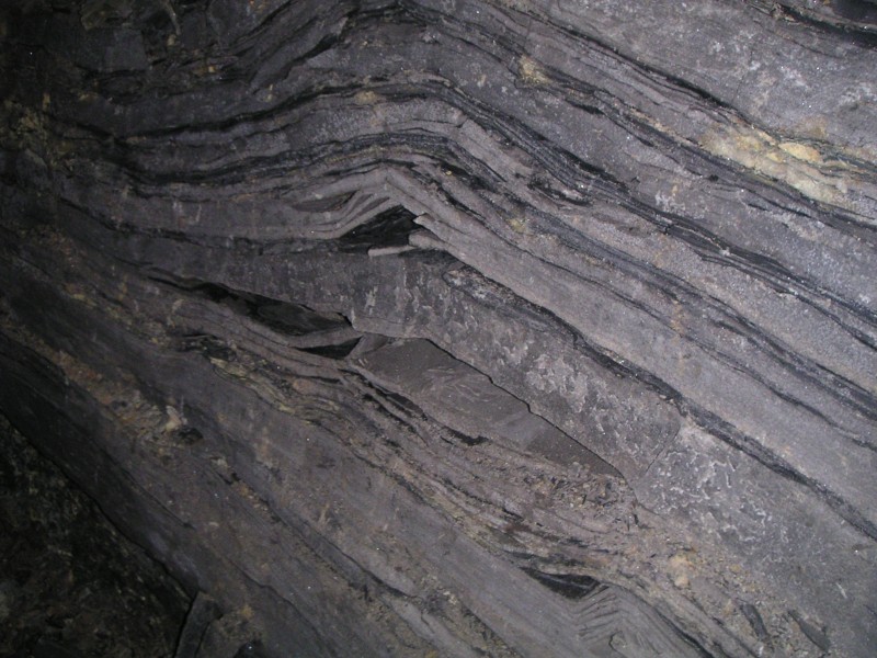 sc_lc_eaststringshalestress.jpg - On the East String we saw this interesting kink in the shale, where pressure relief seems to have occurred.