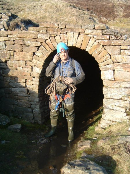 sc_aftertrip.jpg - Charlie after the trip, some people just cannot keep of the phone.