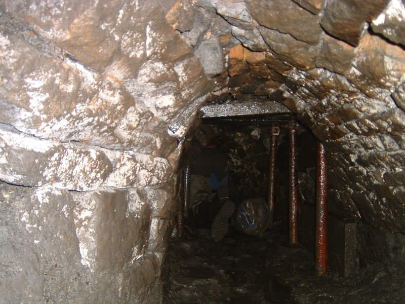 sc_middlecleugh_2nd_sunvein_digthrough.jpg - Dug out collapse in the Middlecleugh Second Sun Vein, there are quite a few of these.