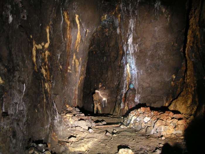 mcssv_stope.jpg - The stope we found on the way back on MCSSV. Using Karli as a indicator of scale, the hight must be in the region of 6m where he is stood.