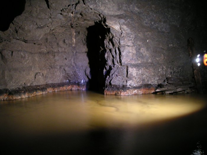 middlecleughsecondsunvein_forehead.jpg - The forehead of Middlecleugh Second Sun Vein. In all the vein is 1.25Km long, when I measured this, it brings home how far you get to walk underground.