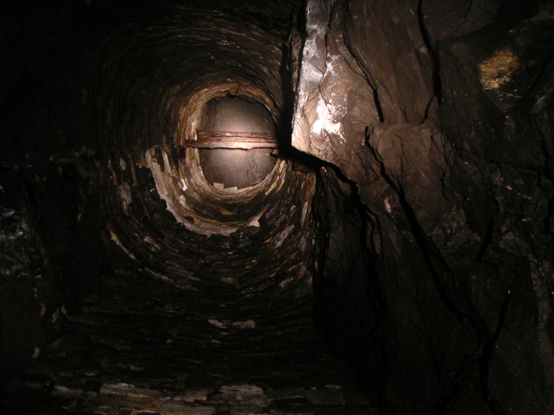 lc_lcsunv_xcjunc_rise.jpg - On the junction of the cross cut and vein this large rise could be seen.