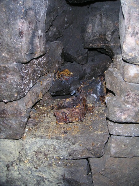 lc_lcv_detbox.jpg - More pegs and a detonator tin.