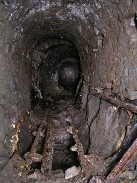 lc_lcv_sump2sl4.jpg - Further along Longcleugh Vein this sump was crossed. We did not go down it, but it goes to a sub level and then further down via a laddered shaft.