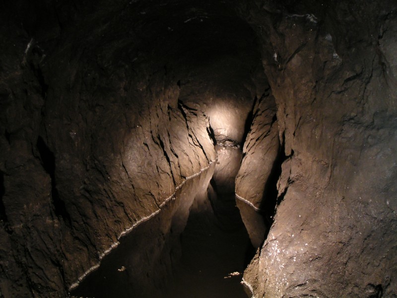 lc_lukehalls_xc2.jpg - Just round the corner looking into Luke Hall's Cross Cut.