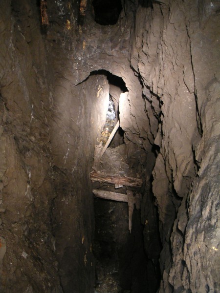 lc_lukehalls_xc_stope.jpg - The stope that intersects Luke Hall's Cross Cut.