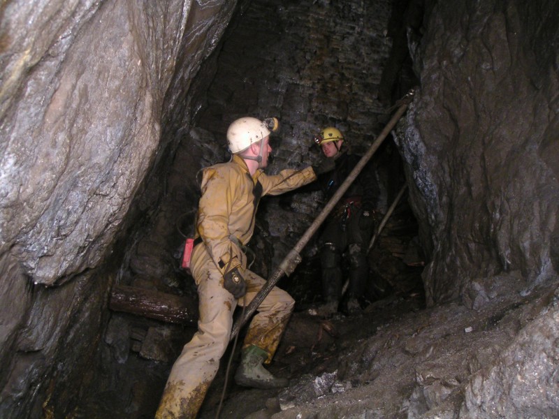 sc_stope_mp_ab2.jpg - Karli demonstating a classic Alpine abseil.