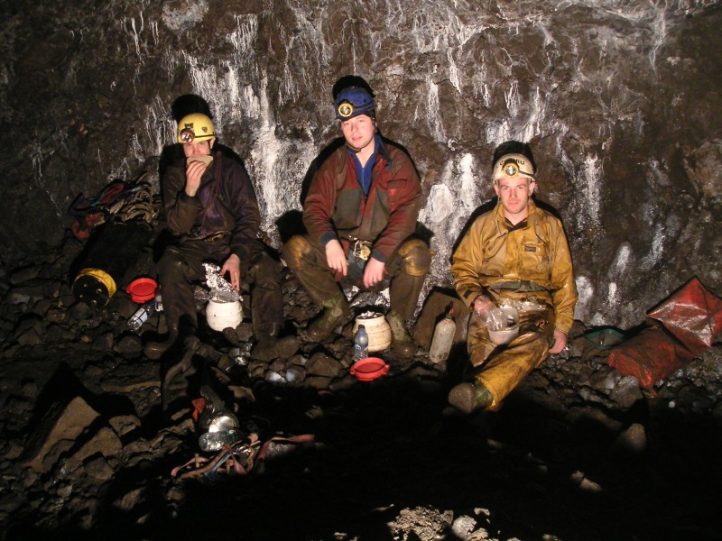 sc_stopetoplunch.jpg - Time for a spot of lunchen. For those interested, Volume 2 of Mine Lunch Pictures is availabe now.