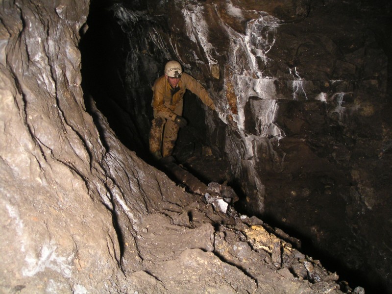 sc_mcssvs_high_level_hopper.jpg - Further into the high level stope we came across a hopper. This looked like it entered stopeing between Luke Hall's cross cut and Pickering's Rise.