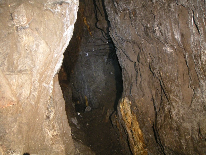 sc_mcssvs_xc_onstope1.jpg - Looking out of the second cross cut into the intersecting stope and the cross cut continuation on the other side. This stope is between the MCSSV and the LC veins.