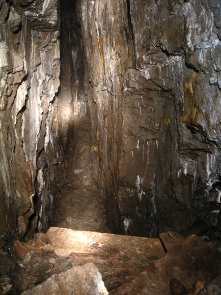 sc_mcssvs_xc_onstope2.jpg - Looking east out into the stope.