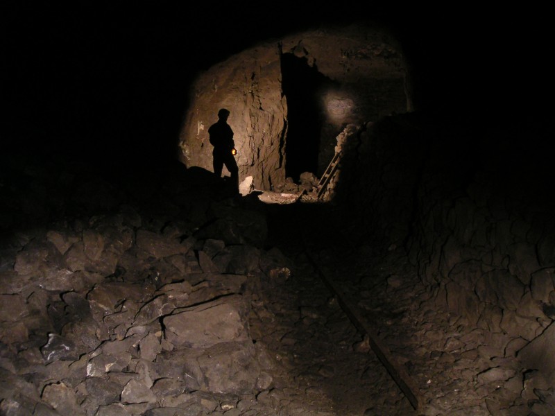 sc_stopesaftercarrsv1.jpg - Looking into the flats.