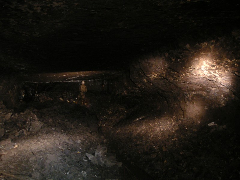 sc_stopesaftercarrsv4.jpg - A wider view in the flats looking towards the manway. We need to get back here with flash powder.