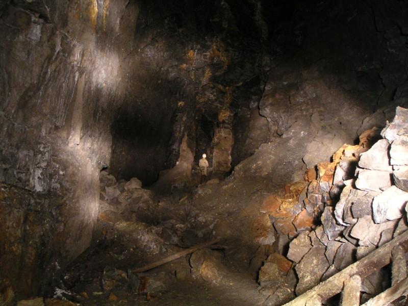 sc_stopesaftercarrsv6.jpg - Looking down the first stope.