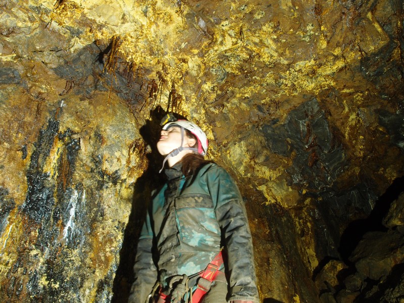 P1303620.JPG - Iron stained formations.
