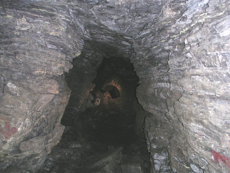 Pict0028.jpg - General view of the passage state in the Smallcleugh Cross Vein.