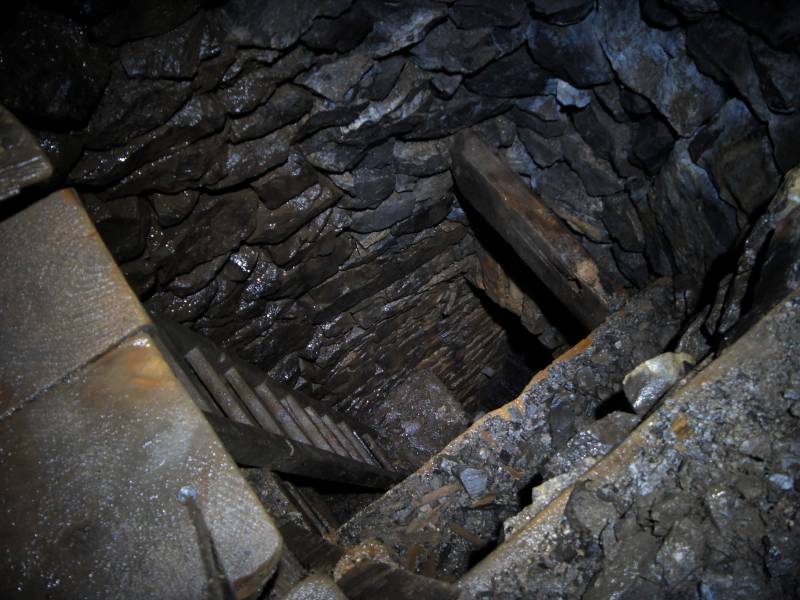 03_stope_rise.jpg - Looking down the manway we climbed up to get into the stopes above the horse level.