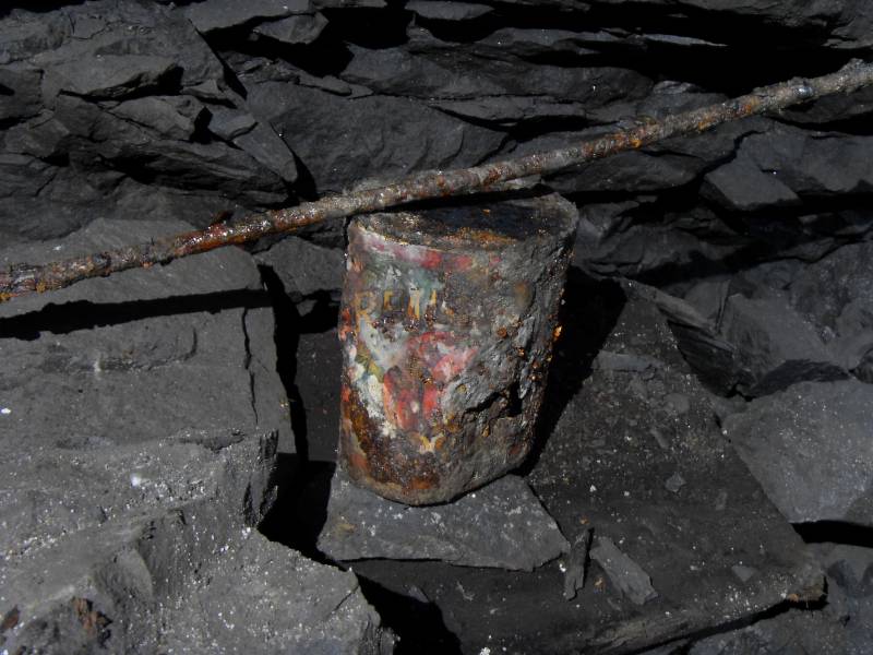 30_smallstope_tin2.jpg - In the small stopes above the Middlecleugh Second Sun Vein near the forehead - tin and scraper.