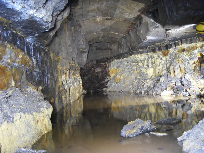 34_parallelv_junc1.jpg - The other vein (name unknown), that parallels the Middlecleugh Second Sun Vein. Reached by the cross cut.