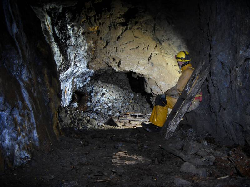 53_longcleugh_stope.jpg - The bottom of the stope and hopper down to the horse level.