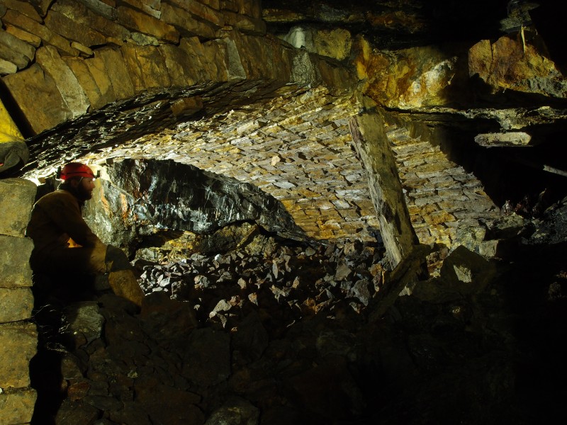PC028587.JPG - Large arched chamber on Carr's Cross Vein.