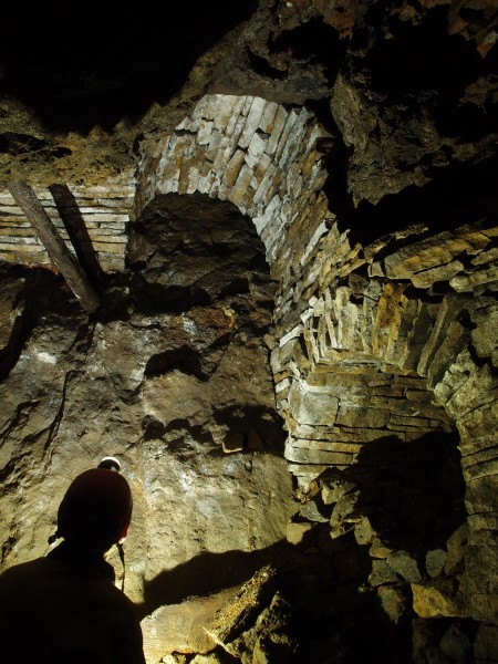 PC028603.JPG - Start of the Middlecleugh North Vein. Never ending arching.