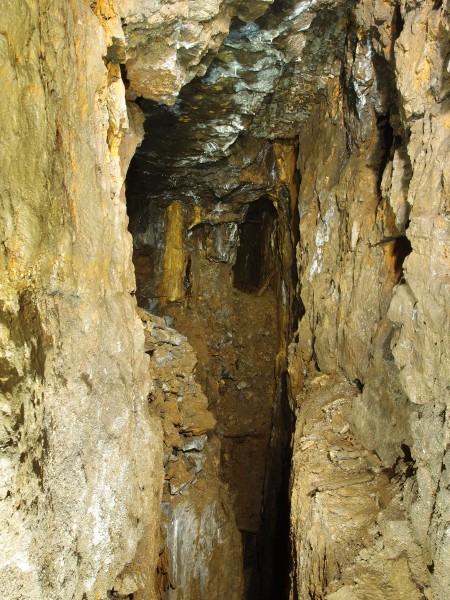 PC028612.JPG - The level runs out. View across the collasped level / hopper / sump.