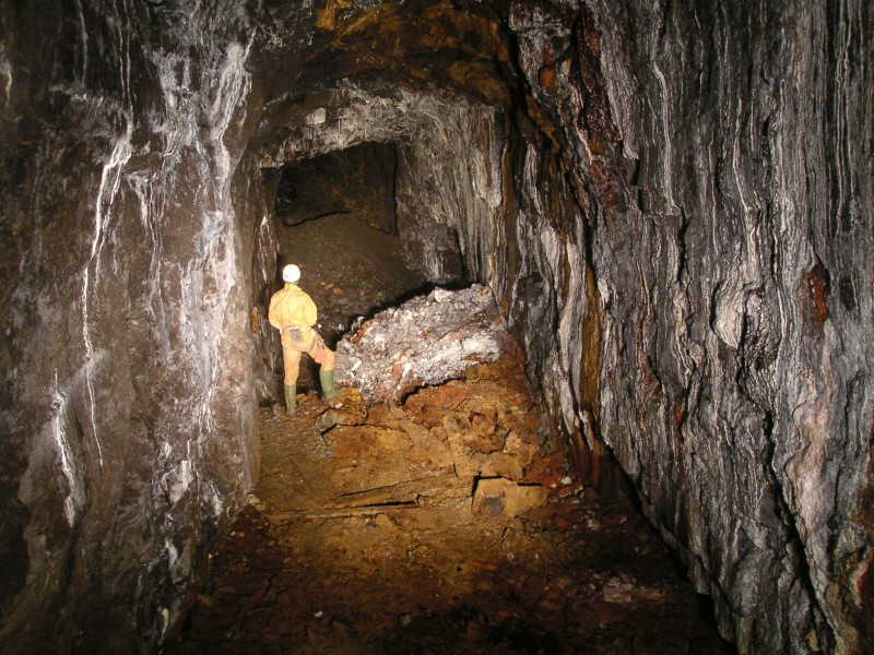 sc_middlecleugh_stopes_5.jpg - View down the stope, we surveyed this stope to be 61m long and 2 to 5m wide. Behind Karli there are some wooden planks covering up a second ore shoot into the sublevel.