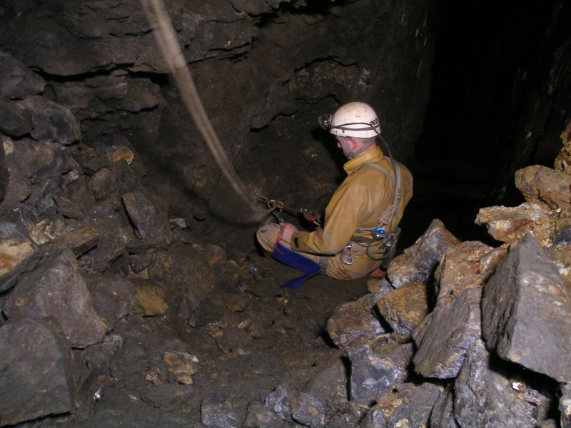 sc_middlecleugh_stopes_rigging.jpg - Karli about to abseul down intop the stope.