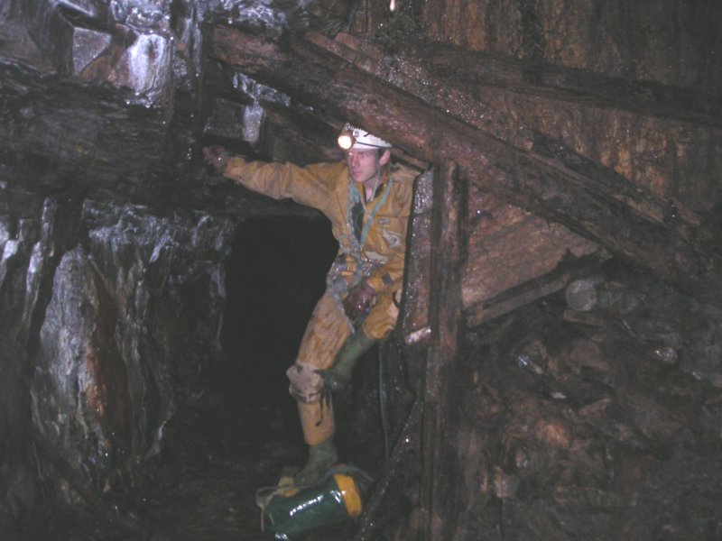 sc_dropfromproudstorampgill.jpg - Karli, dropping out of the ore shoot that connects the workings from below Proud's sump with Rampgill.