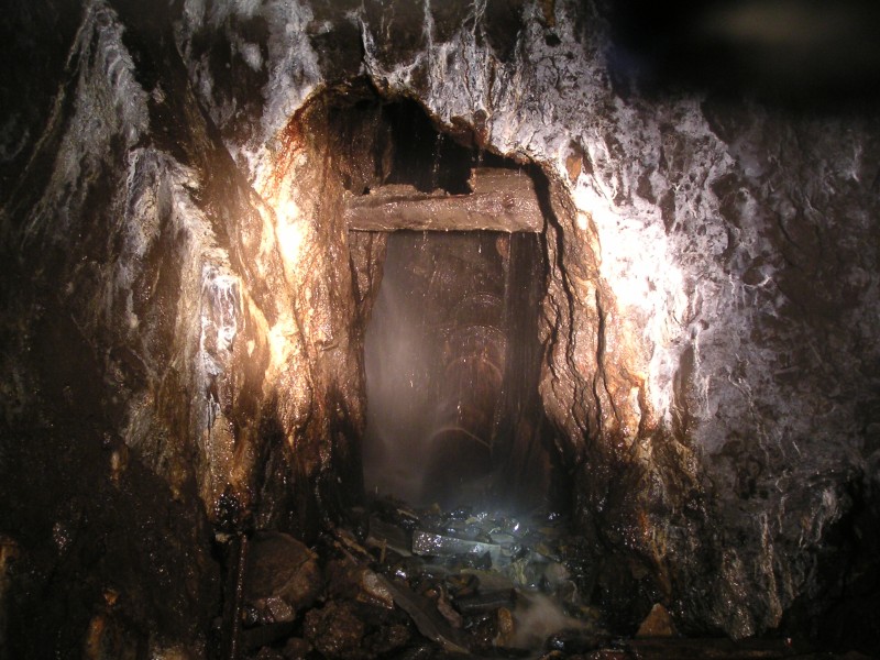 sc_boggshaft3.jpg - The state of Bogg Shaft (21/08/04), when you look at the last photo, a lot of material has come down.